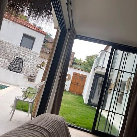 Oezel Havuzlu Kiralik Tas Villa Kusadası Extérieur photo