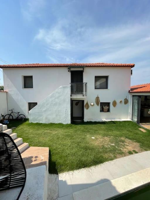 Oezel Havuzlu Kiralik Tas Villa Kusadası Extérieur photo