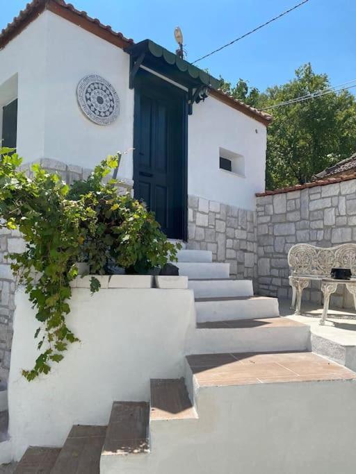 Oezel Havuzlu Kiralik Tas Villa Kusadası Extérieur photo