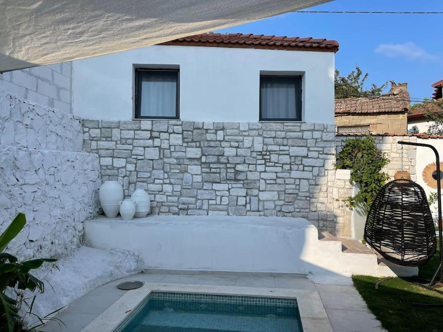 Oezel Havuzlu Kiralik Tas Villa Kusadası Extérieur photo